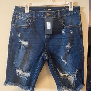 BERMUDA SHORTS PLEASE READ DESCRIPTION